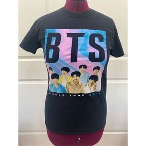 BTS 2019 World Tour Tee Size Small